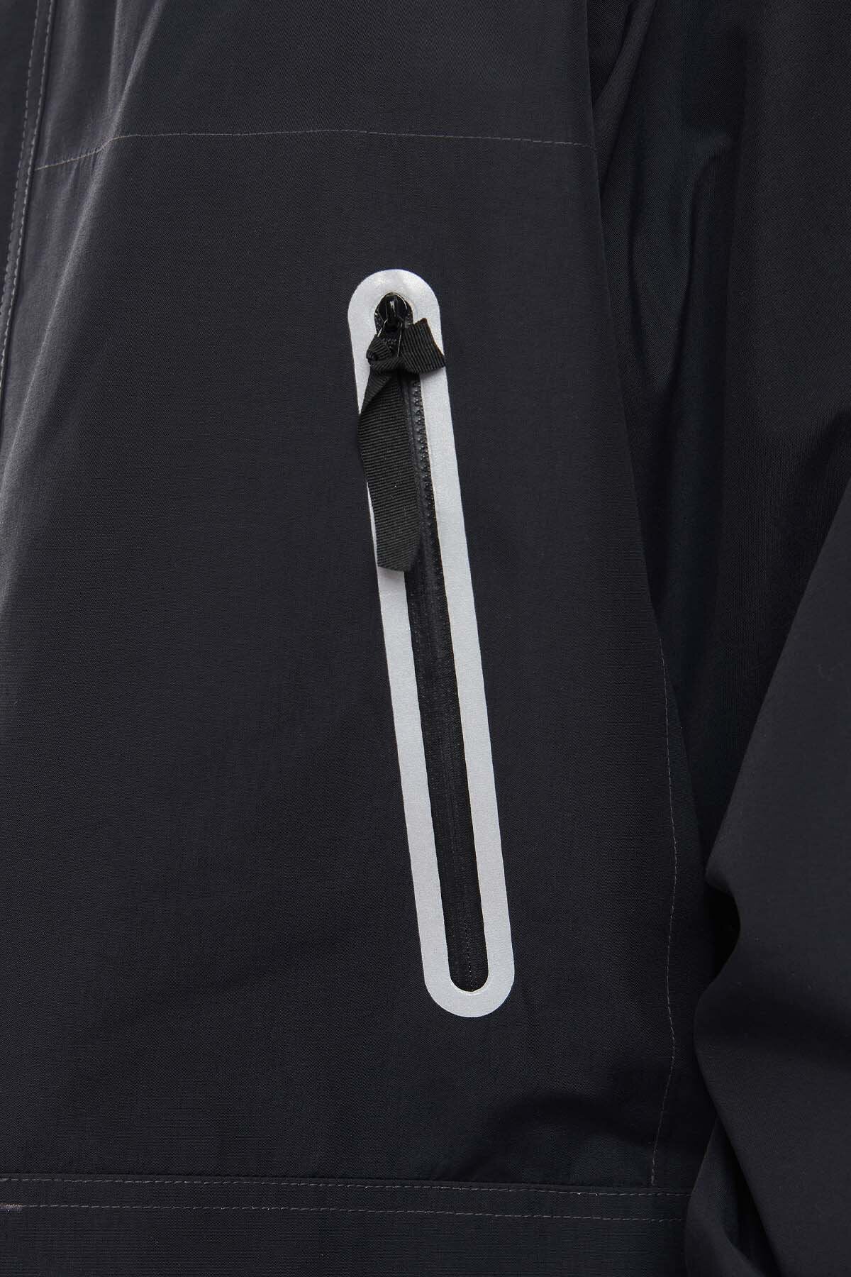 And Wander 3l Jacket - BLACK