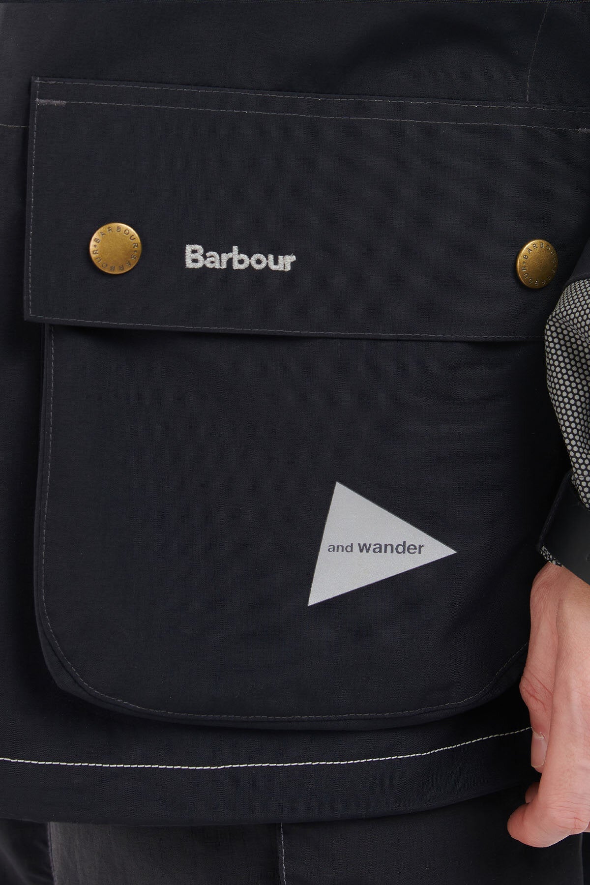 And Wander 3l Jacket - BLACK