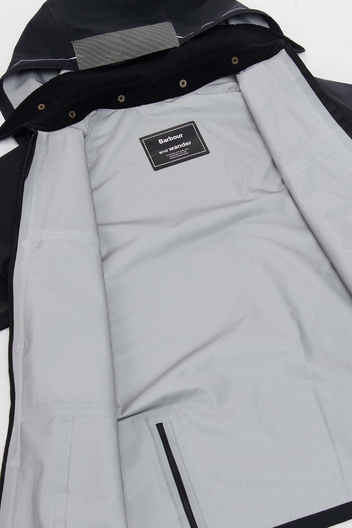 And Wander 3l Jacket - BLACK